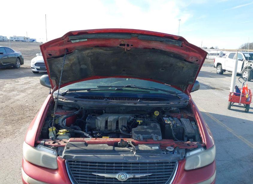 Photo 10 of 2000 Chrysler Town & COUNTRY LIMITED (VIN 1C4GP64L6YB691830)