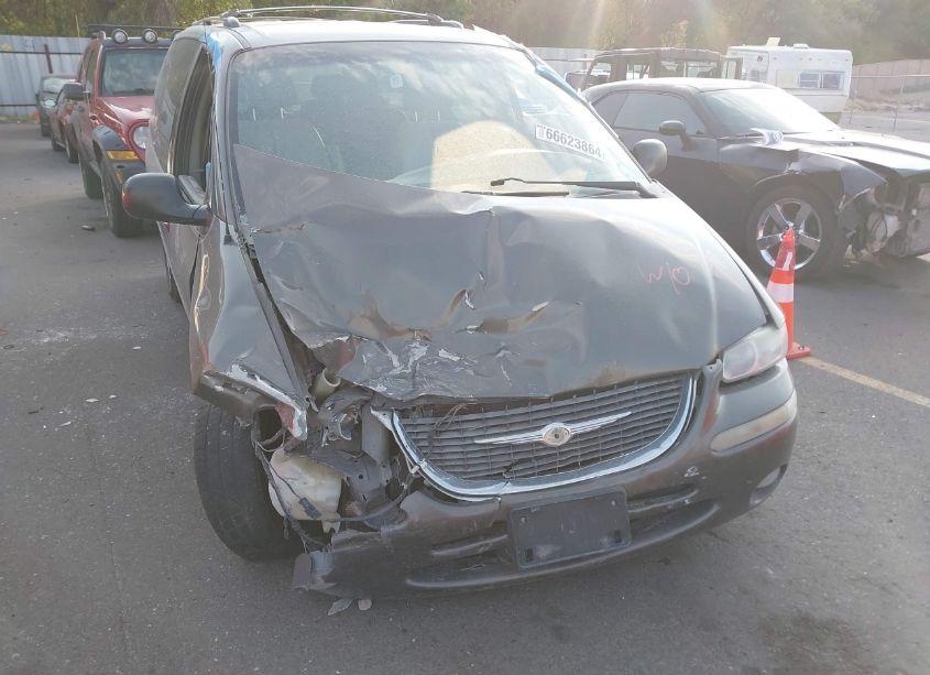 Photo 6 of 1999 Chrysler Town & COUNTRY LIMITED (VIN 1C4GP64L8XB722316)