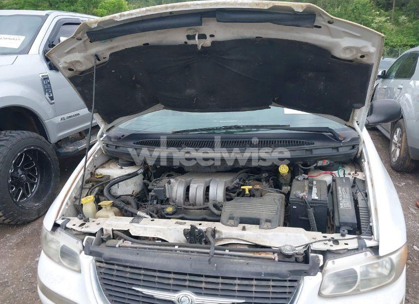 Photo 10 of 1998 Chrysler Town & COUNTRY LXI (VIN 1C4GP64L9WB664179)