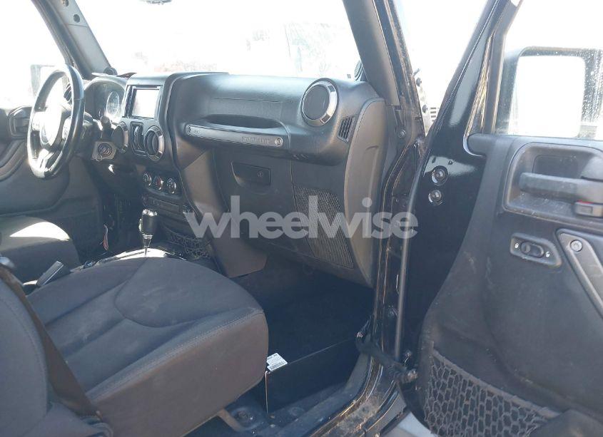 Photo 5 of 2014 Jeep Wrangler UNLIMITED SPORT (VIN 1C4HJWDG0EL113544)