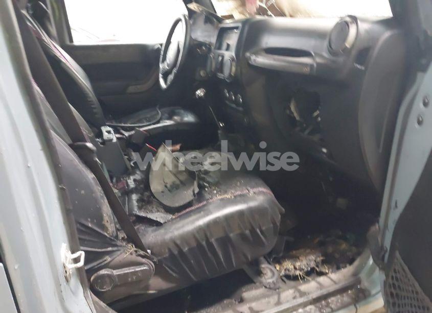 Photo 5 of 2014 Jeep Wrangler UNLIMITED SPORT (VIN 1C4HJWDG1EL179407)