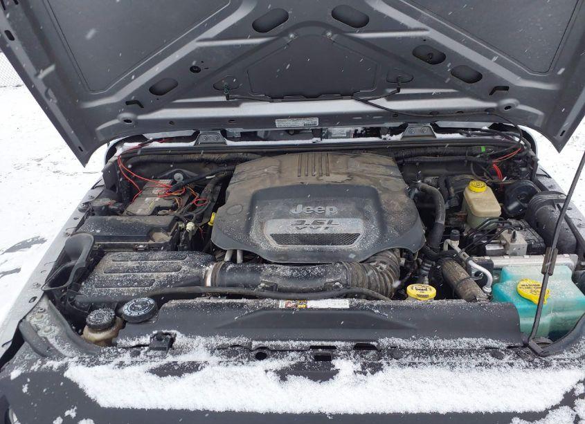 Photo 10 of 2013 Jeep Wrangler UNLIMITED SPORT (VIN 1C4HJWDG2DL701640)