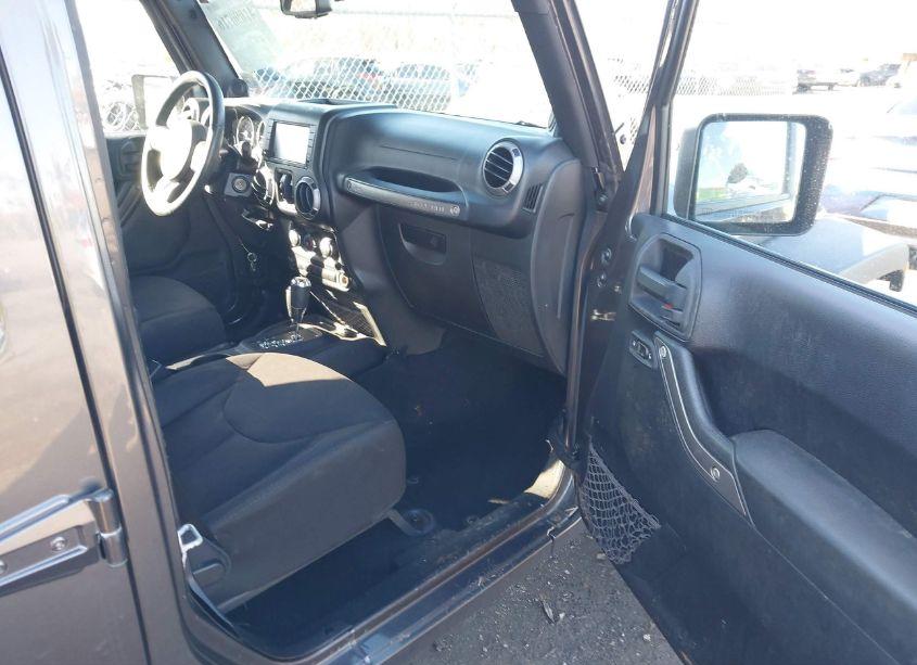 Photo 5 of 2014 Jeep Wrangler UNLIMITED SPORT (VIN 1C4HJWDG2EL202404)