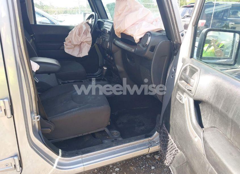 Photo 5 of 2018 Jeep Wrangler JK UNLIMITED SPORT S 4X4 (VIN 1C4HJWDG2JL929231)