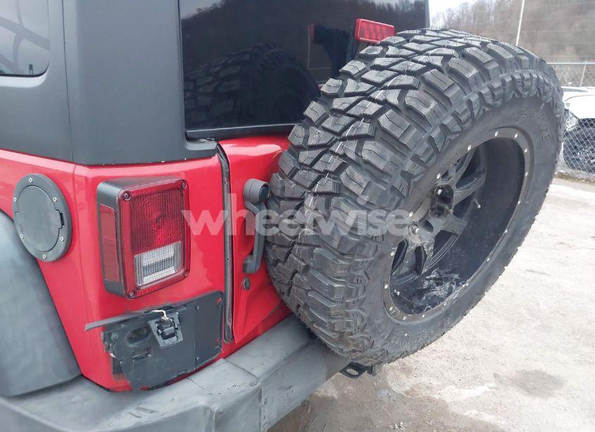 Photo 6 of 2018 Jeep Wrangler JK UNLIMITED SPORT S 4X4 (VIN 1C4HJWDG5JL919812)