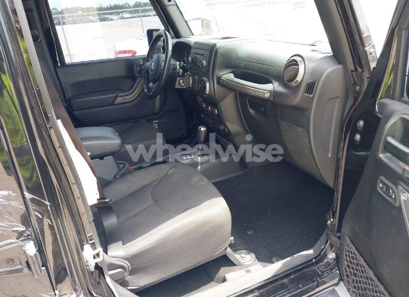 Photo 5 of 2018 Jeep Wrangler JK UNLIMITED SPORT S 4X4 (VIN 1C4HJWDG6JL921181)