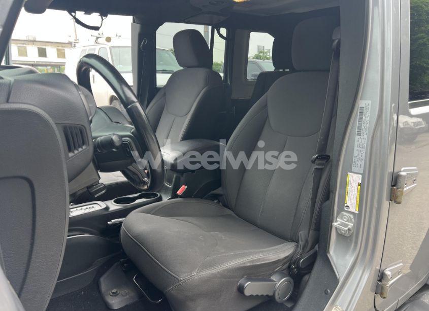 Photo 5 of 2018 Jeep Wrangler JK UNLIMITED SPORT S 4X4 (VIN 1C4HJWDG6JL927319)