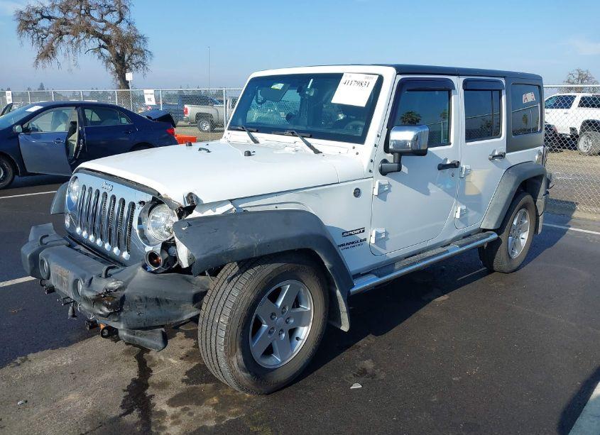 Photo 2 of 2014 Jeep Wrangler UNLIMITED SPORT (VIN 1C4HJWDG7EL263439)