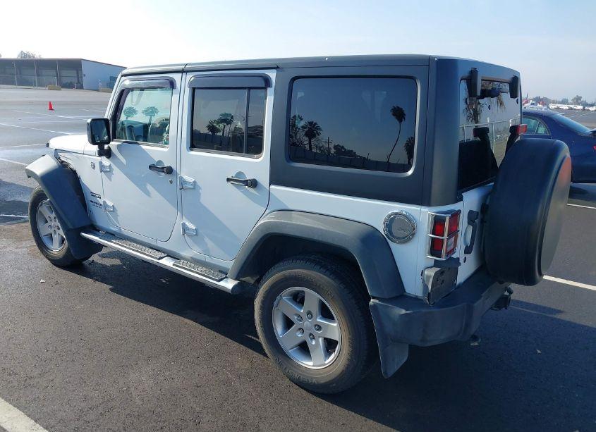 Photo 3 of 2014 Jeep Wrangler UNLIMITED SPORT (VIN 1C4HJWDG7EL263439)