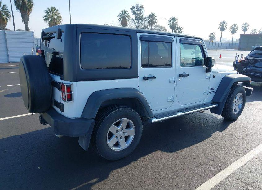 Photo 4 of 2014 Jeep Wrangler UNLIMITED SPORT (VIN 1C4HJWDG7EL263439)