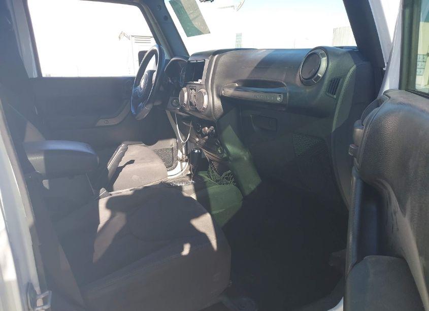 Photo 5 of 2018 Jeep Wrangler JK UNLIMITED SPORT S 4X4 (VIN 1C4HJWDG7JL925997)