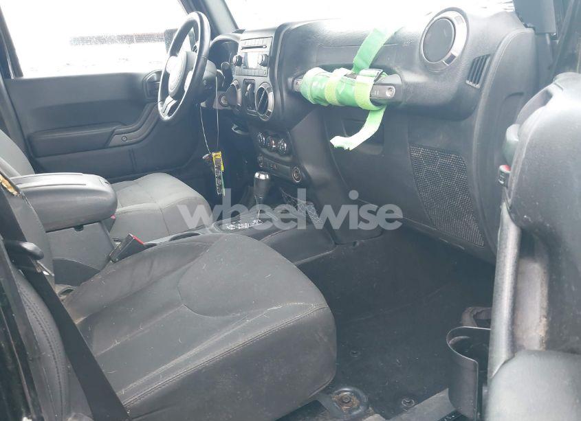 Photo 5 of 2016 Jeep Wrangler UNLIMITED SPORT (VIN 1C4HJWDG9GL109057)