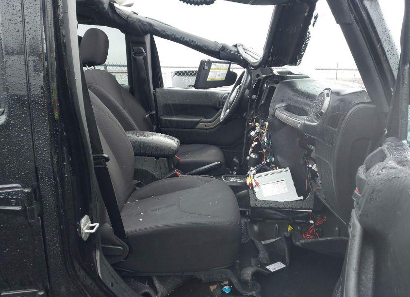 Photo 5 of 2014 Jeep Wrangler UNLIMITED SPORT (VIN 1C4HJWDGXEL113325)