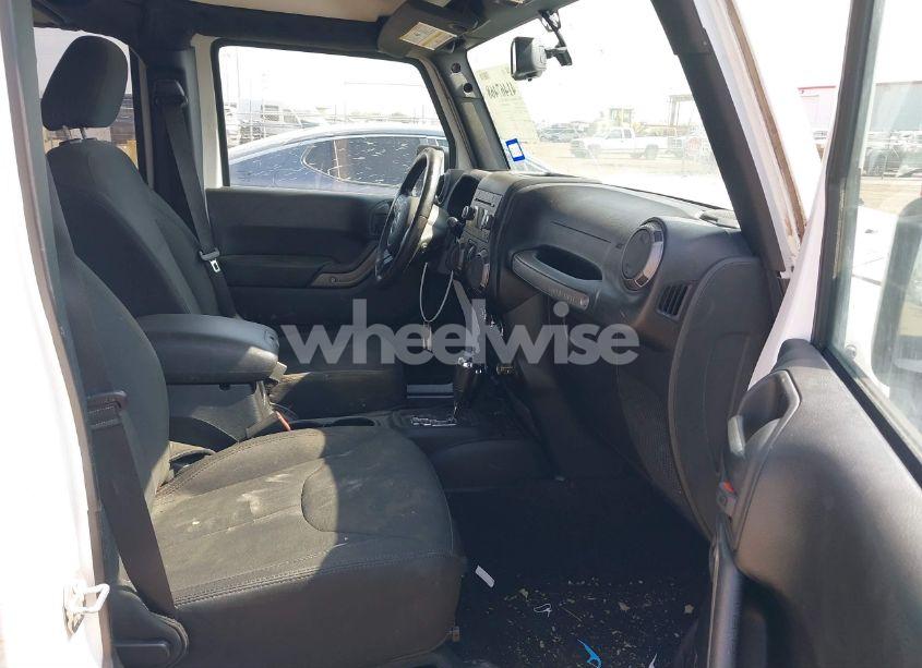 Photo 5 of 2018 Jeep Wrangler JK UNLIMITED SPORT S 4X4 (VIN 1C4HJWDGXJL922138)