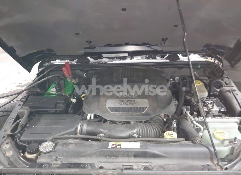 Photo 10 of 2013 Jeep Wrangler UNLIMITED SAHARA (VIN 1C4HJWEG0DL532135)