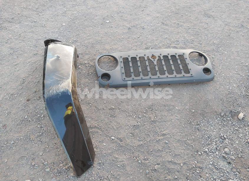 Photo 12 of 2018 Jeep Wrangler JK UNLIMITED SAHARA 4X4 (VIN 1C4HJWEG0JL810480)