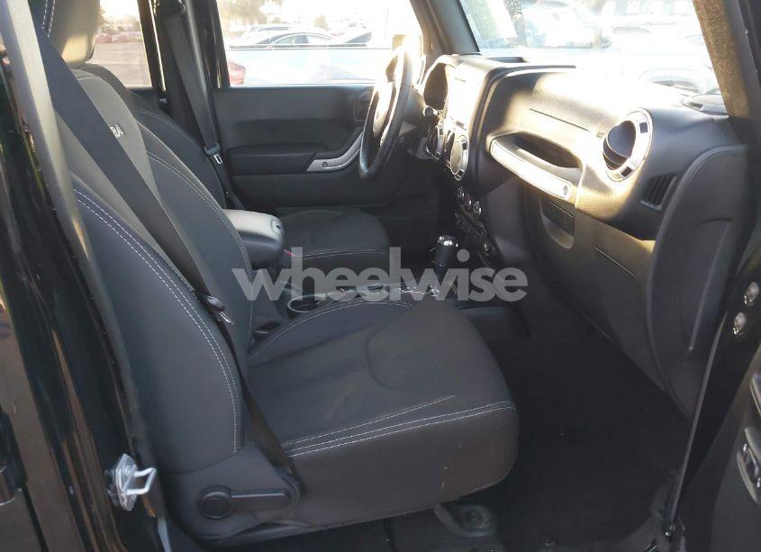 Photo 5 of 2018 Jeep Wrangler JK UNLIMITED SAHARA 4X4 (VIN 1C4HJWEG0JL810480)