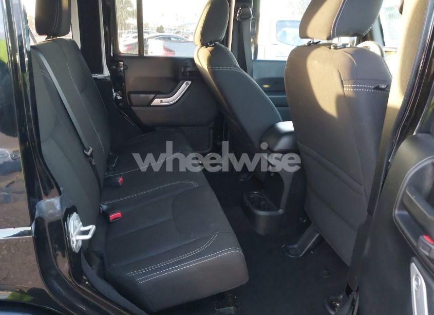 Photo 8 of 2018 Jeep Wrangler JK UNLIMITED SAHARA 4X4 (VIN 1C4HJWEG0JL810480)