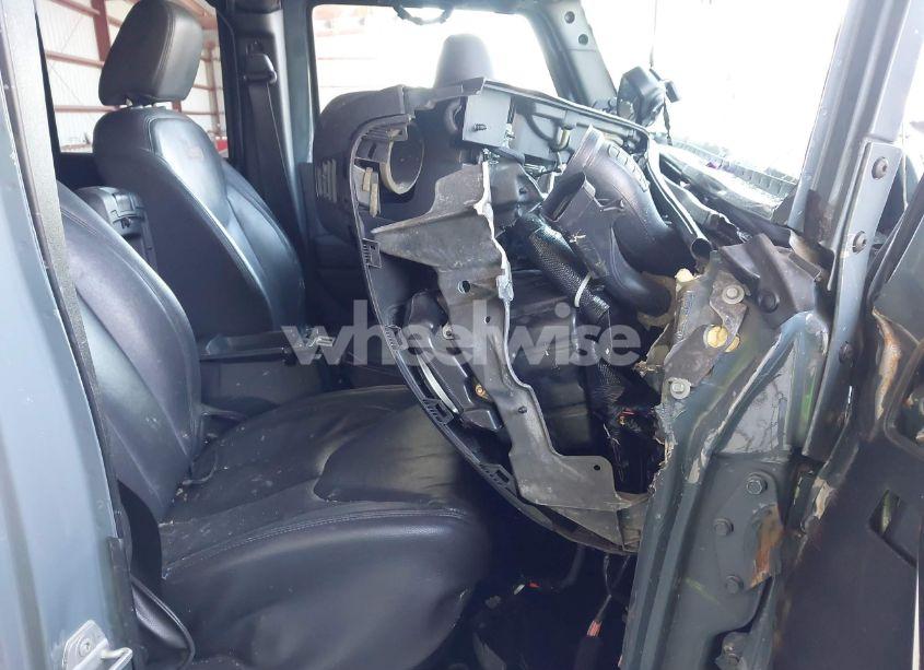 Photo 5 of 2014 Jeep Wrangler UNLIMITED SAHARA (VIN 1C4HJWEG1EL128309)