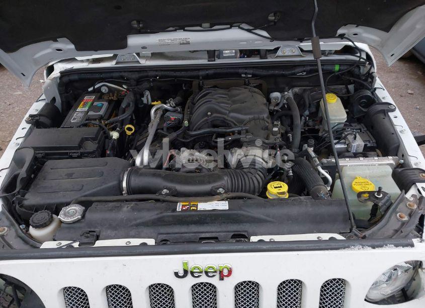 Photo 10 of 2015 Jeep Wrangler UNLIMITED SAHARA (VIN 1C4HJWEG1FL559542)