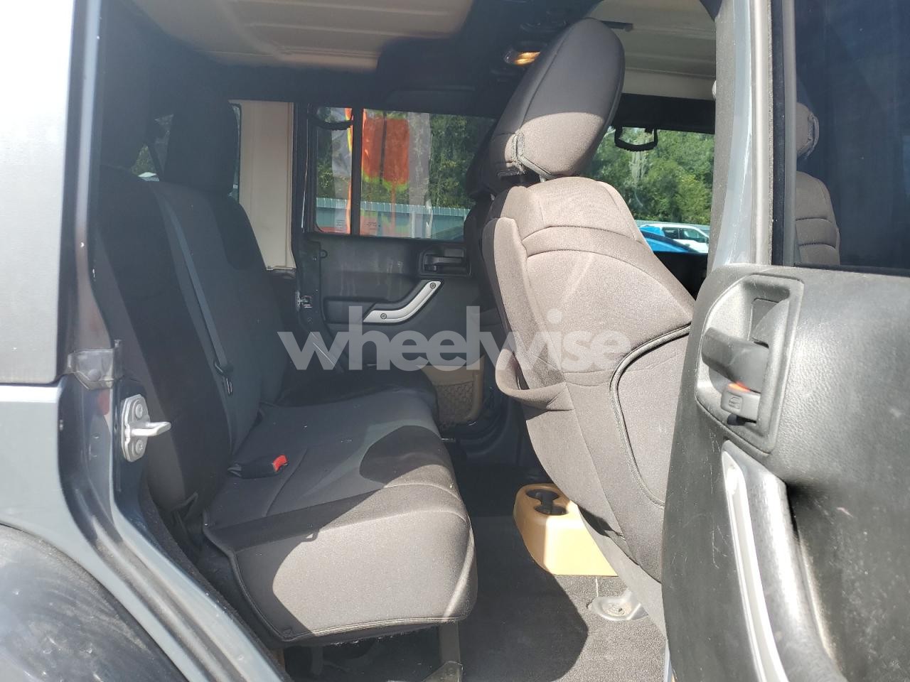 Photo 11 of 2017 JEEP WRANGLER UNLIMITED SAHARA (VIN 1C4HJWEG1HL596321)