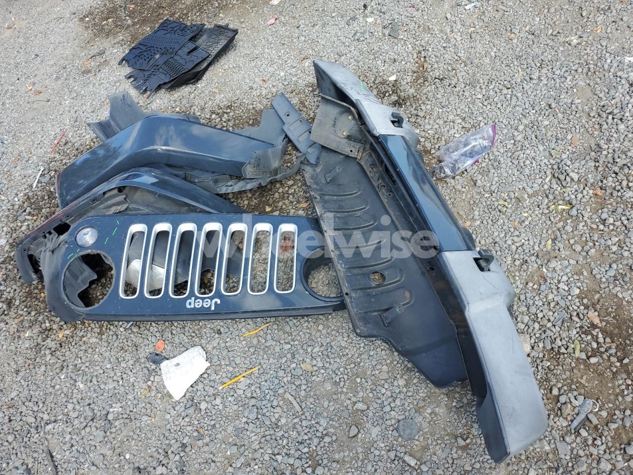 Photo 13 of 2017 JEEP WRANGLER UNLIMITED SAHARA (VIN 1C4HJWEG1HL596321)