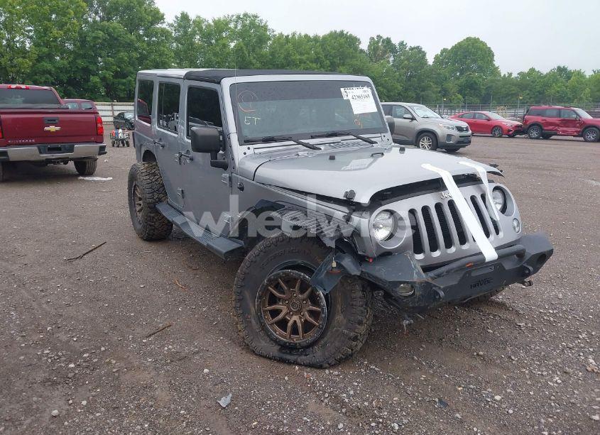 2014 Jeep Wrangler UNLIMITED SAHARA (VIN 1C4HJWEG2EL326655) main photo
