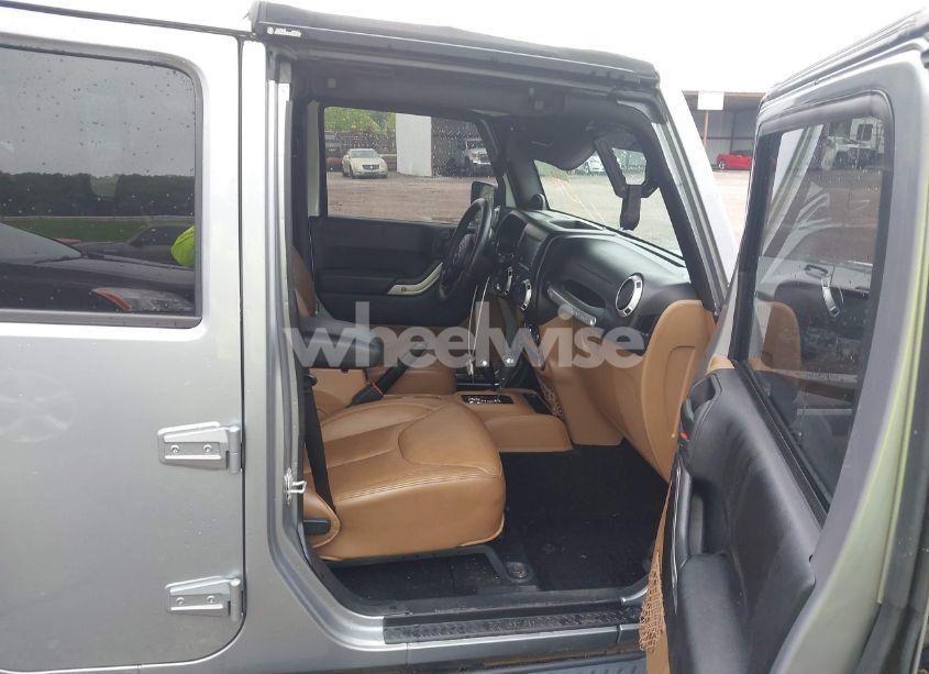 Photo 5 of 2014 Jeep Wrangler UNLIMITED SAHARA (VIN 1C4HJWEG2EL326655)
