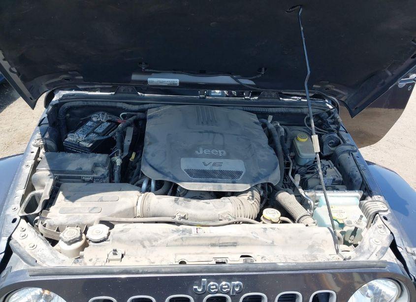 Photo 10 of 2016 Jeep Wrangler UNLIMITED SAHARA (VIN 1C4HJWEG2GL273507)