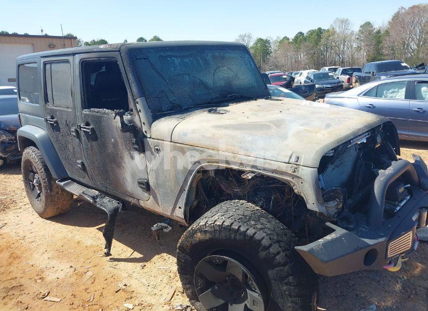 2014 Jeep Wrangler UNLIMITED SAHARA (VIN 1C4HJWEG3EL306155) main photo