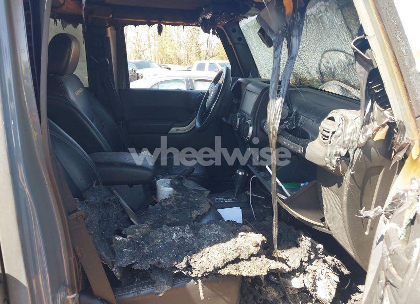 Photo 5 of 2014 Jeep Wrangler UNLIMITED SAHARA (VIN 1C4HJWEG3EL306155)