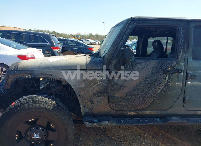 Photo 6 of 2014 Jeep Wrangler UNLIMITED SAHARA (VIN 1C4HJWEG3EL306155)