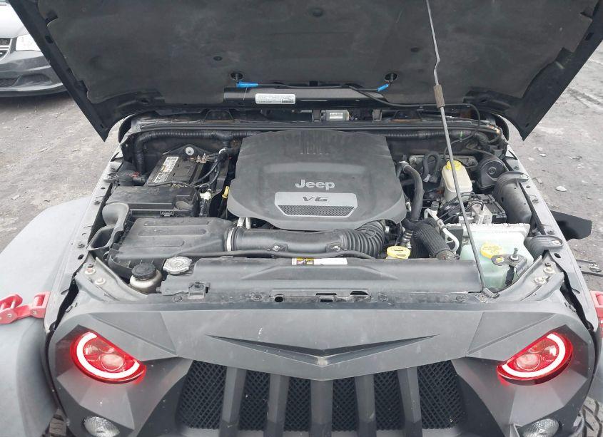 Photo 10 of 2015 Jeep Wrangler UNLIMITED SAHARA (VIN 1C4HJWEG3FL556626)