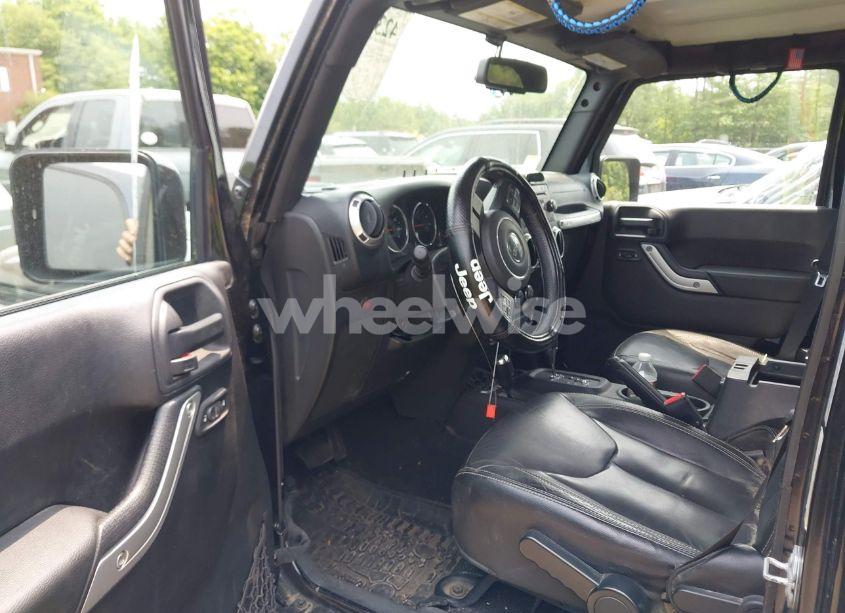 Photo 5 of 2015 Jeep Wrangler UNLIMITED SAHARA (VIN 1C4HJWEG3FL661568)