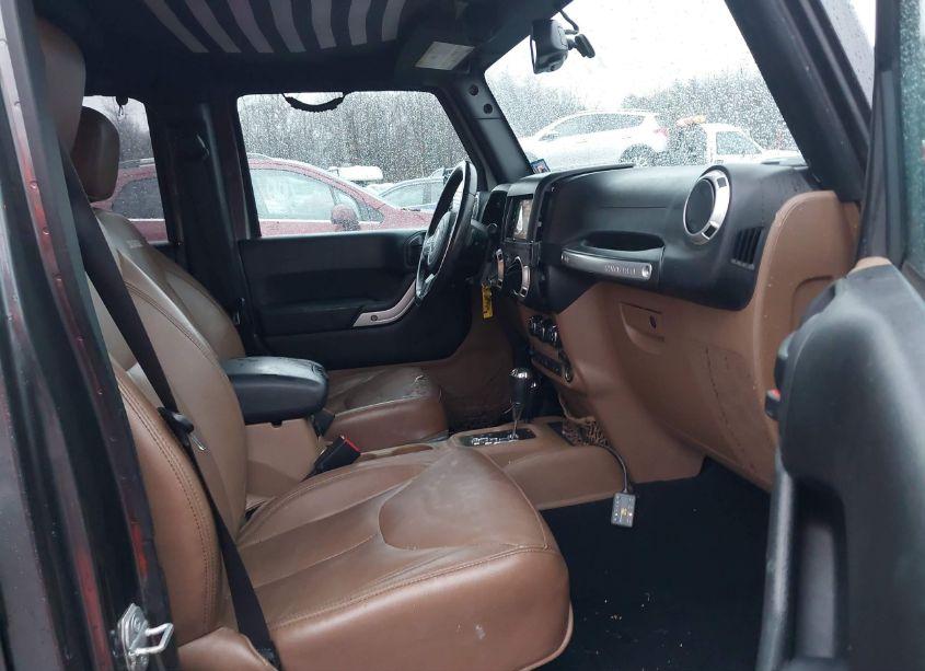 Photo 5 of 2017 Jeep Wrangler UNLIMITED SAHARA 4X4 (VIN 1C4HJWEG3HL751435)