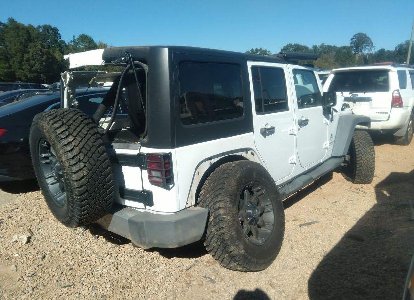 Photo 4 of 2014 Jeep Wrangler UNLIMITED SAHARA (VIN 1C4HJWEG5EL256164)