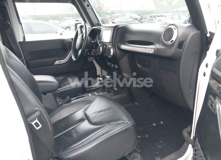 Photo 5 of 2014 Jeep Wrangler UNLIMITED SAHARA (VIN 1C4HJWEG5EL271991)