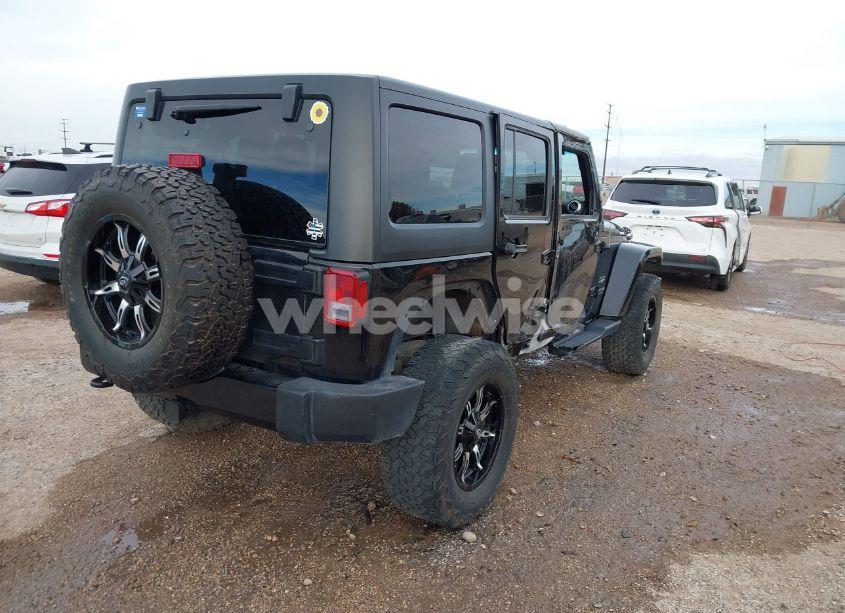 Photo 4 of 2018 Jeep Wrangler JK UNLIMITED SAHARA 4X4 (VIN 1C4HJWEG5JL929240)