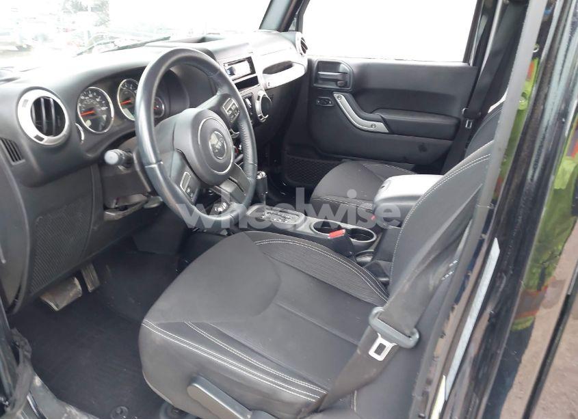 Photo 5 of 2018 Jeep Wrangler JK UNLIMITED SAHARA 4X4 (VIN 1C4HJWEG5JL929240)