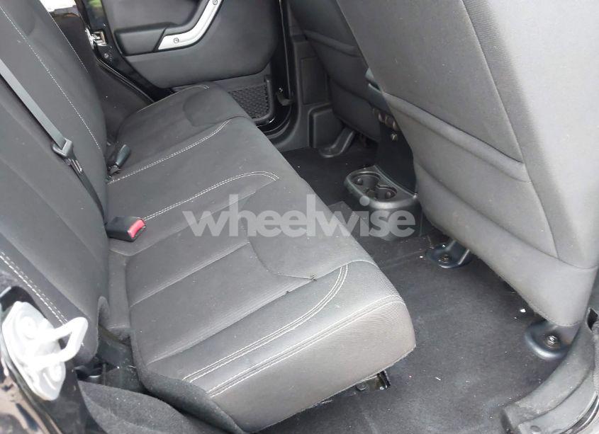 Photo 8 of 2018 Jeep Wrangler JK UNLIMITED SAHARA 4X4 (VIN 1C4HJWEG5JL929240)