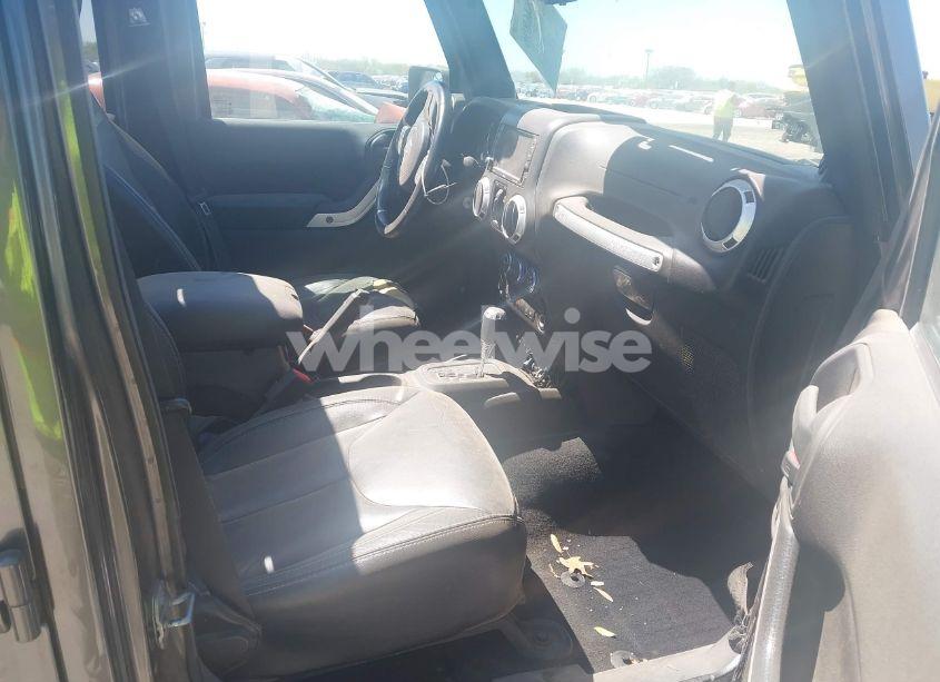 Photo 5 of 2014 Jeep Wrangler UNLIMITED SAHARA (VIN 1C4HJWEG6EL203988)