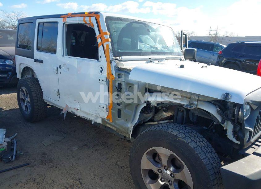 Photo 6 of 2016 Jeep Wrangler UNLIMITED SAHARA (VIN 1C4HJWEG6GL138191)