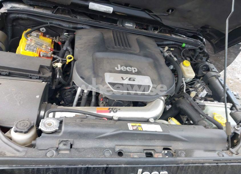 Photo 10 of 2016 Jeep Wrangler UNLIMITED SAHARA (VIN 1C4HJWEG6GL216727)