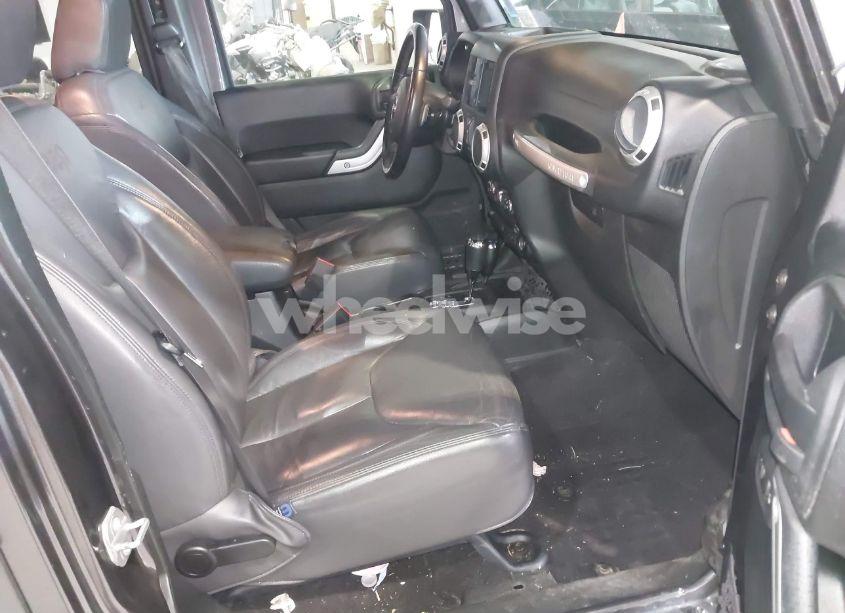 Photo 5 of 2017 Jeep Wrangler UNLIMITED SAHARA 4X4 (VIN 1C4HJWEG6HL705811)