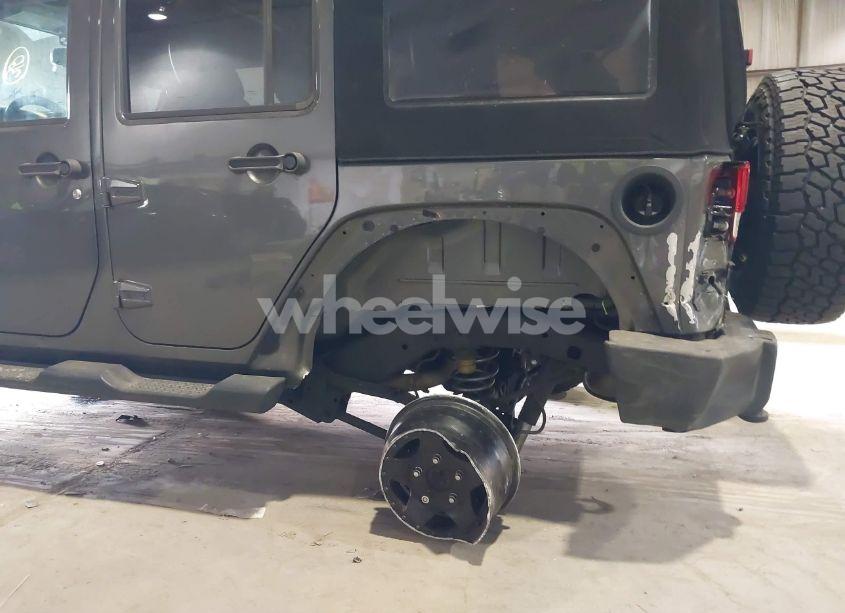 Photo 6 of 2017 Jeep Wrangler UNLIMITED SAHARA 4X4 (VIN 1C4HJWEG6HL705811)