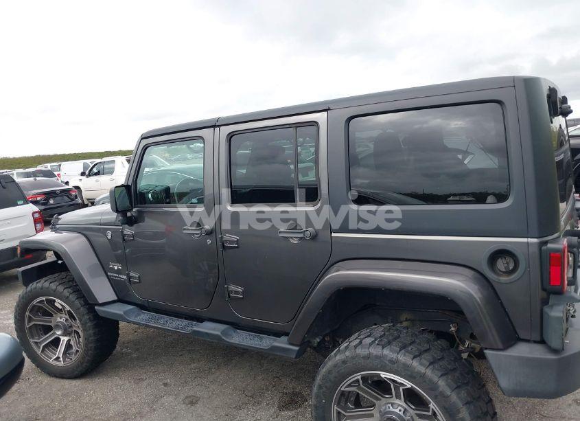 Photo 13 of 2018 Jeep Wrangler JK UNLIMITED SAHARA 4X4 (VIN 1C4HJWEG6JL928291)