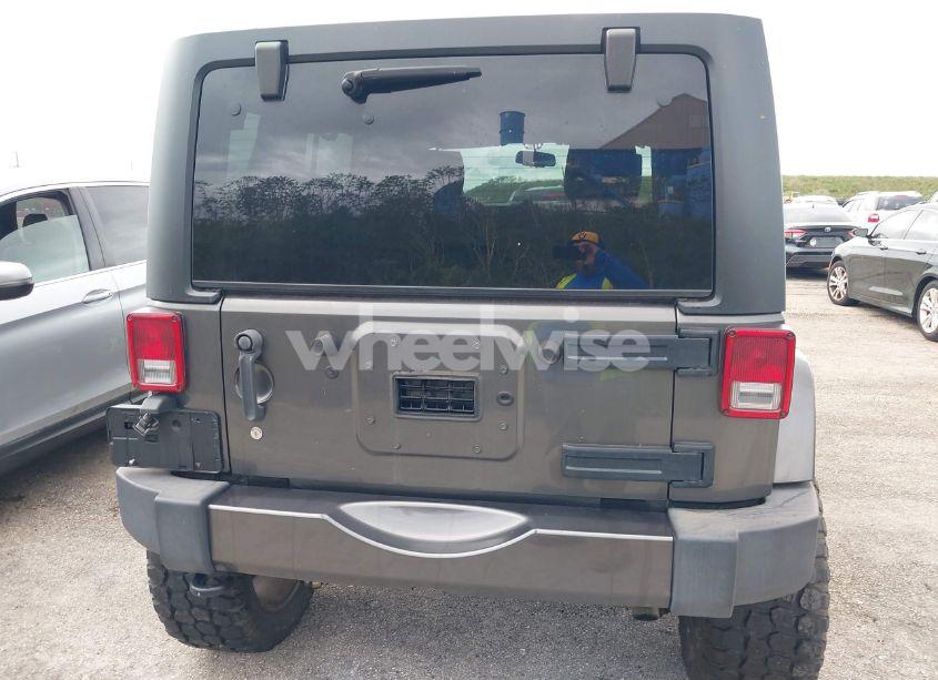 Photo 15 of 2018 Jeep Wrangler JK UNLIMITED SAHARA 4X4 (VIN 1C4HJWEG6JL928291)