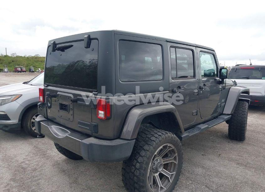 Photo 4 of 2018 Jeep Wrangler JK UNLIMITED SAHARA 4X4 (VIN 1C4HJWEG6JL928291)