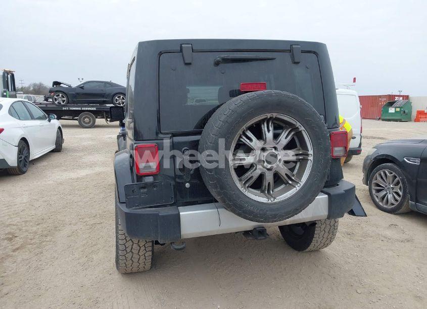 Photo 17 of 2014 Jeep Wrangler UNLIMITED SAHARA (VIN 1C4HJWEG7EL245862)
