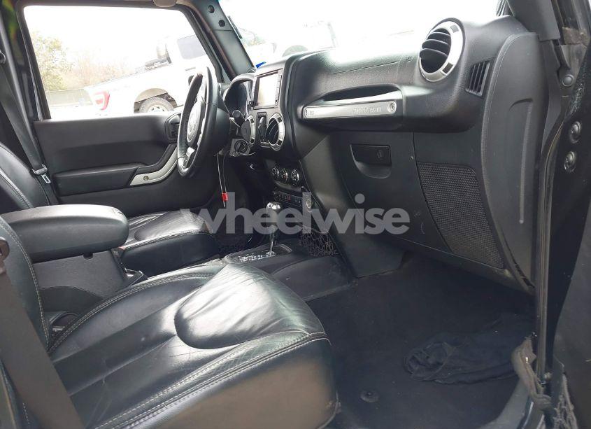 Photo 5 of 2014 Jeep Wrangler UNLIMITED SAHARA (VIN 1C4HJWEG7EL245862)